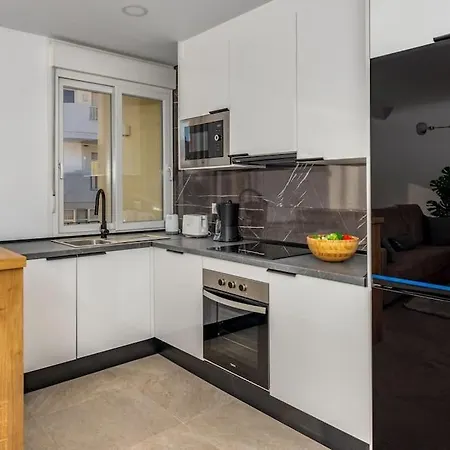 Apartment Downtownescape Modern Elegance *