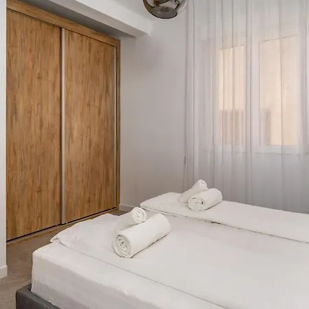 Downtownescape Modern Elegance *